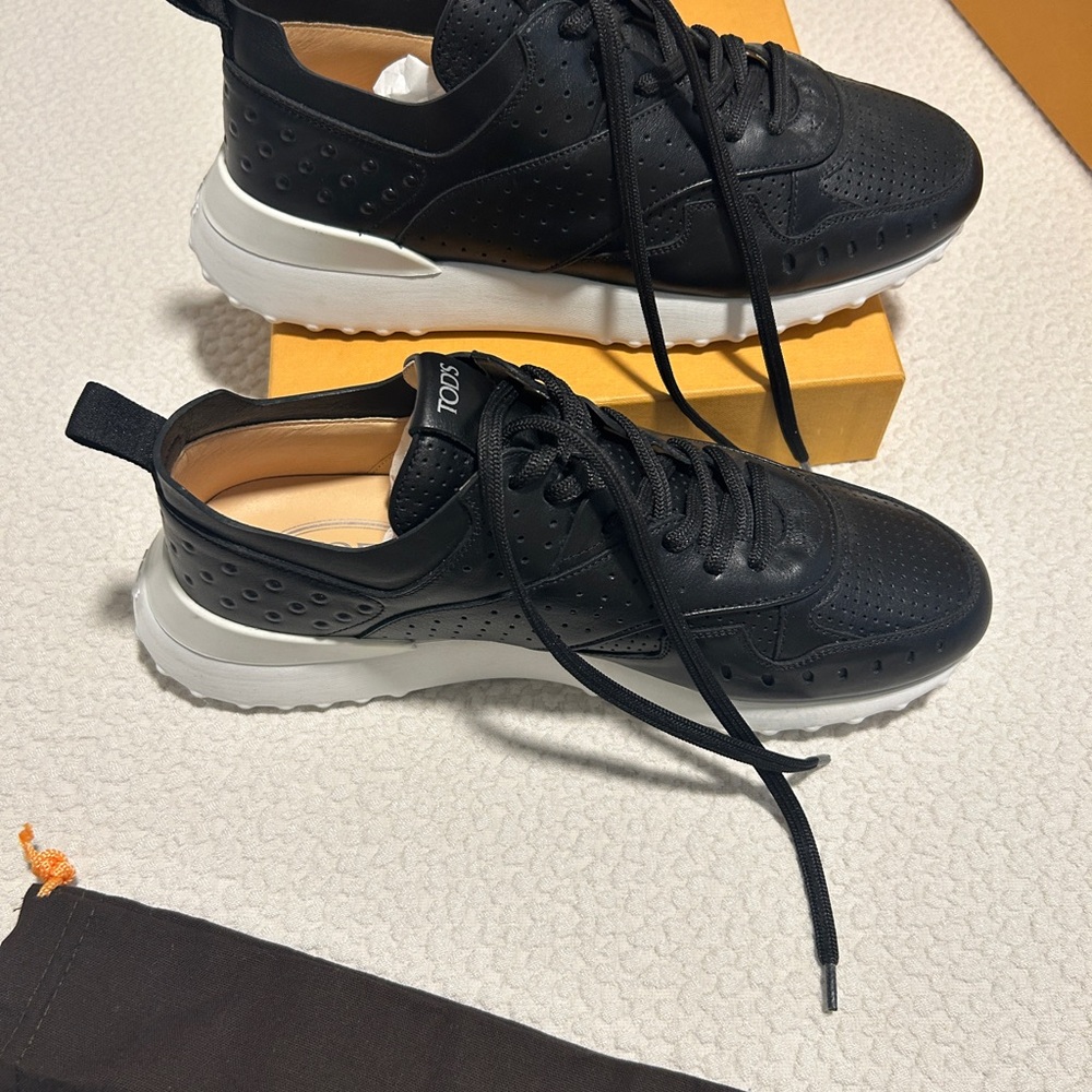 Tod's Black Leather women’s sneaker - size 40 -NIB - Picture 4 of 6